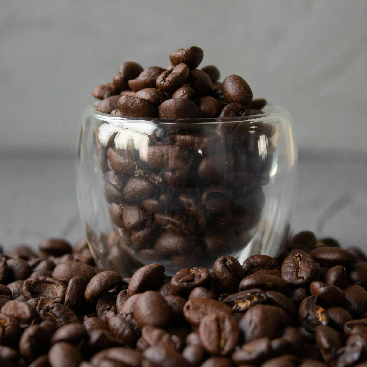 Entdecke-die-Welt-der-Kaffeebohnen-Arabica-gegen-Robusta-Welcher-Geschmack-passt-zu-dir rhiinland.com