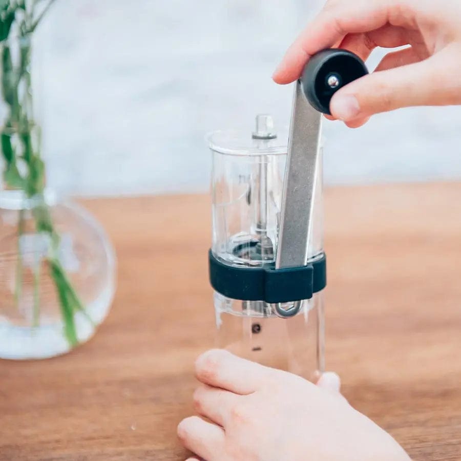 Hario Coffee Mill Smart G - Kaffeemühle Handmühle 24 Gramm Handmühle Hario - rhiinland.com