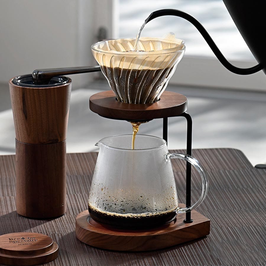 Hario Coffee Server Walnut 600 ml – Clear Nussbaum Handfilter Hario - rhiinland.com