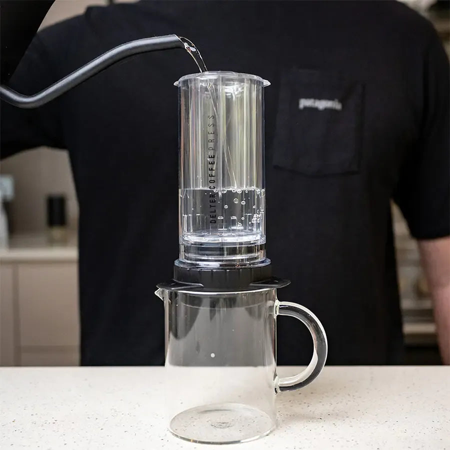 Delter Coffee Press – Volle Geschmackskontrolle in Clear & Grey Limited Edition Kaffee mobil Delter Coffee - rhiinland.com