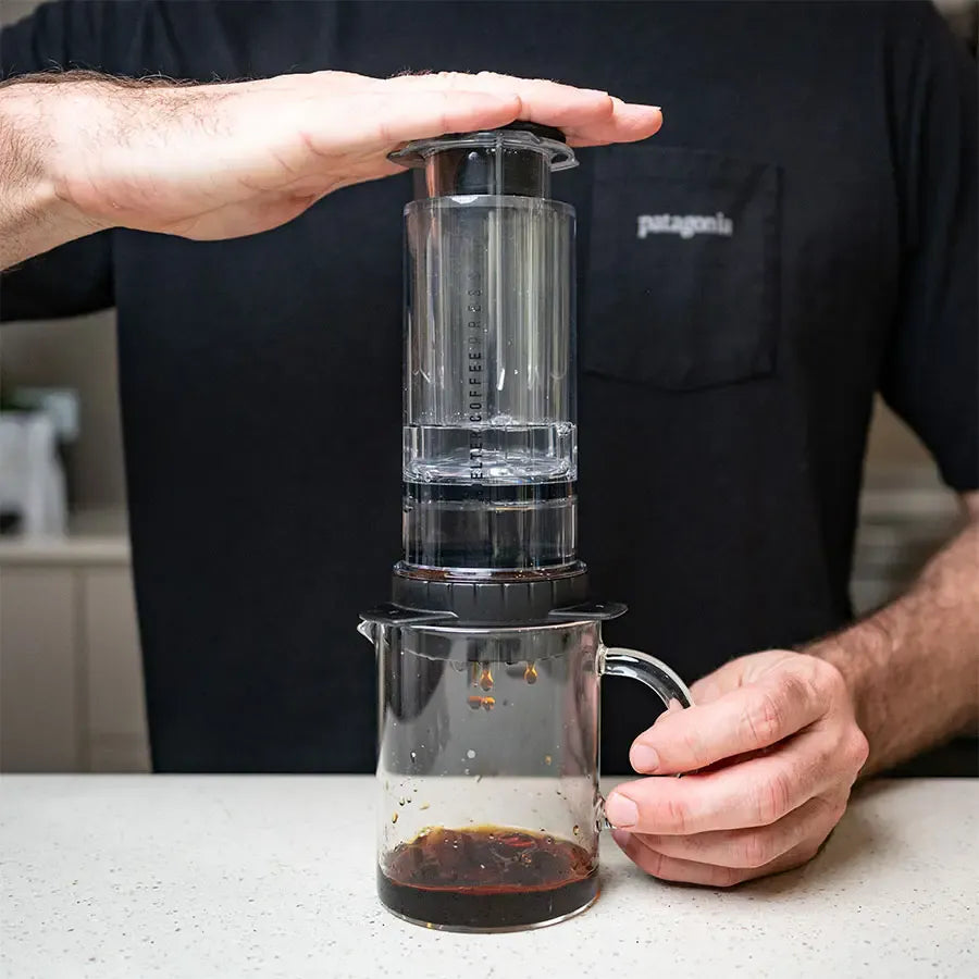 Delter Coffee Press – Volle Geschmackskontrolle in Clear & Grey Limited Edition Kaffee mobil Delter Coffee - rhiinland.com