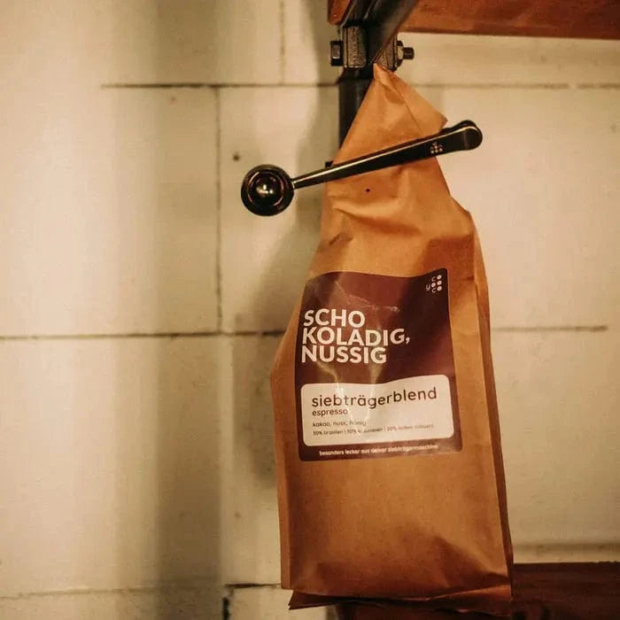 Kaffeeklammer mit Dosierlöffel von COYOOCO Pinsel und Bürsten COYOOCO - rhiinland.com