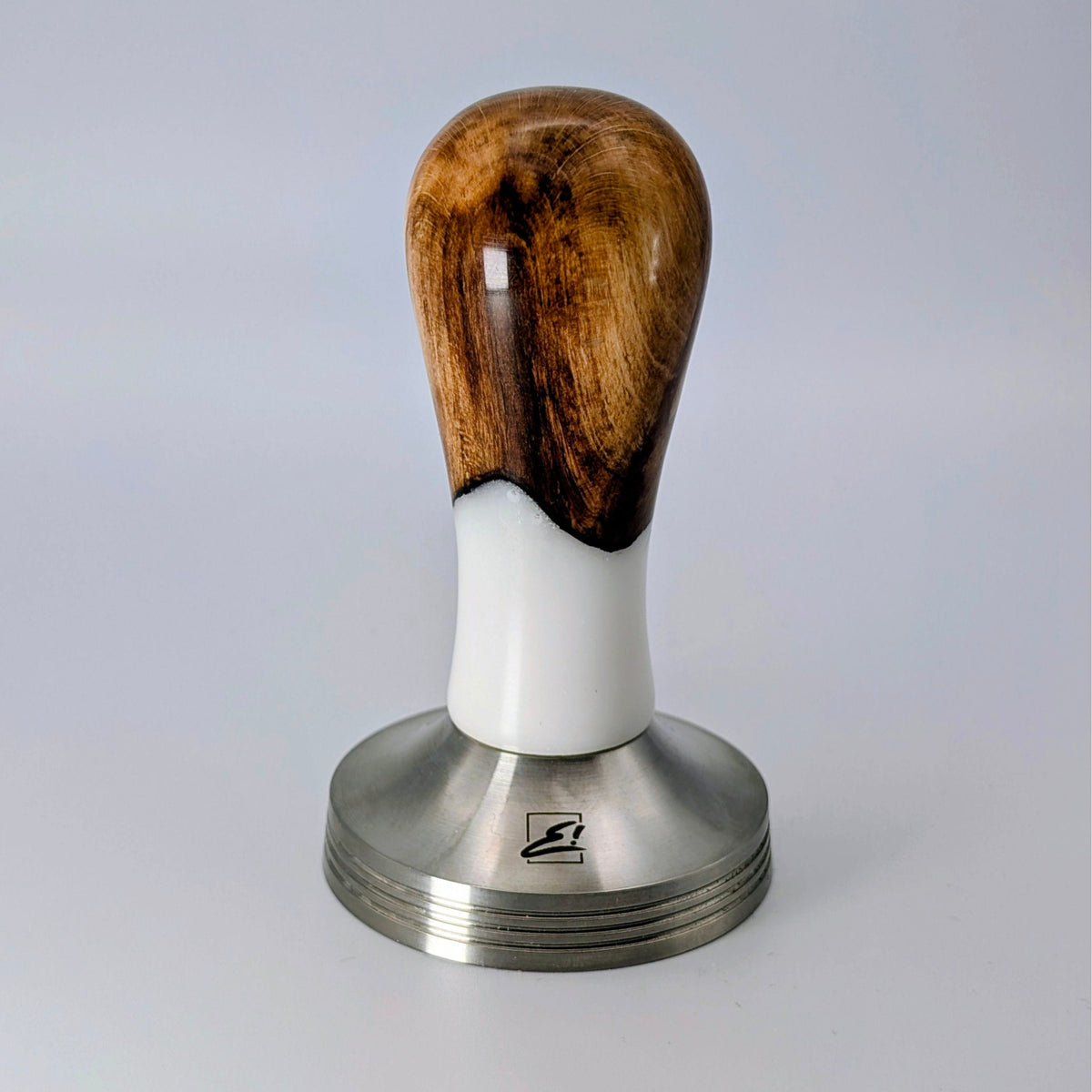 Epoxy Elegance Tamper #18 – Gestockte Buche & Milchglasweiß Tamper EMMERICH Art - rhiinland.com