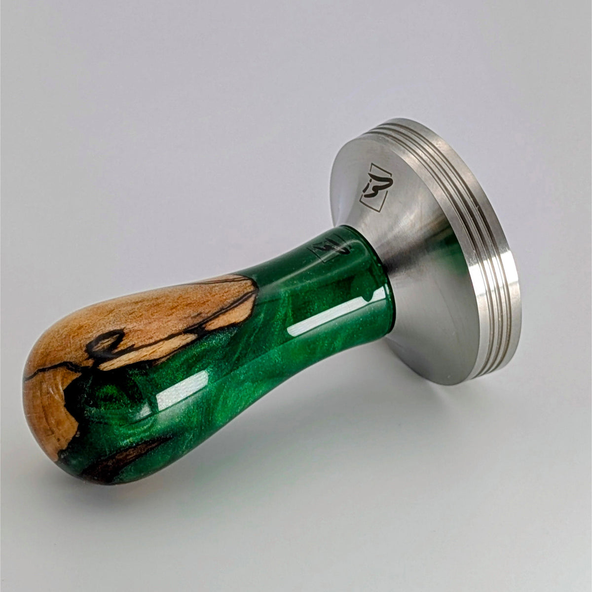 Epoxy Elegance Tamper #1 – Gestockte Buche & Smaragdgrün Tamper EMMERICH Art - rhiinland.com