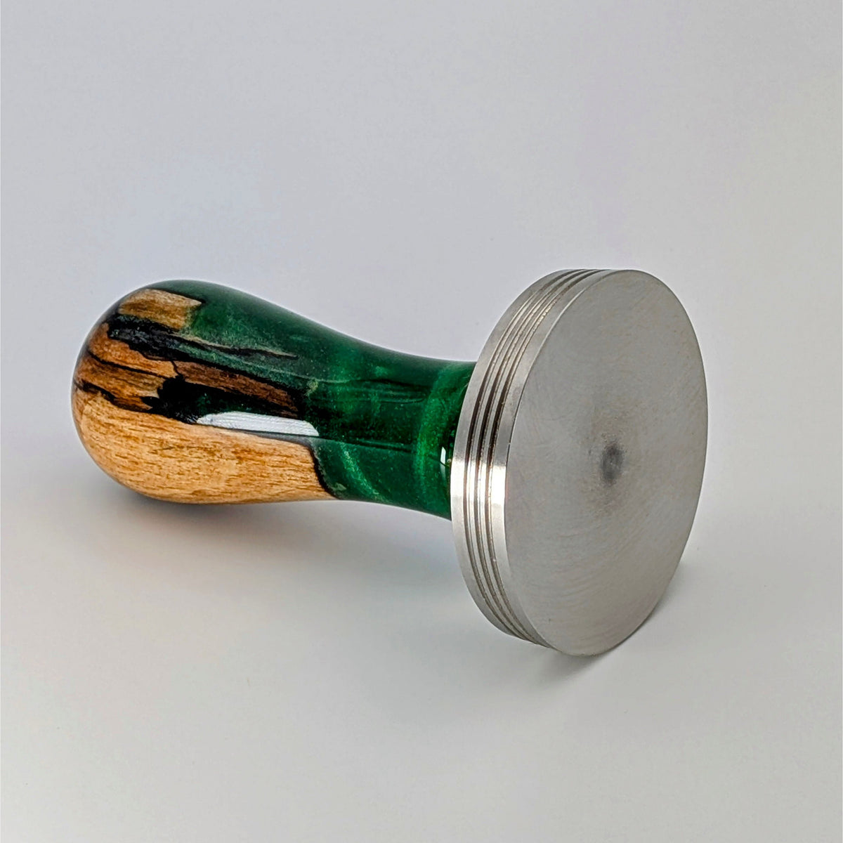 Epoxy Elegance Tamper #1 – Gestockte Buche & Smaragdgrün Tamper EMMERICH Art - rhiinland.com