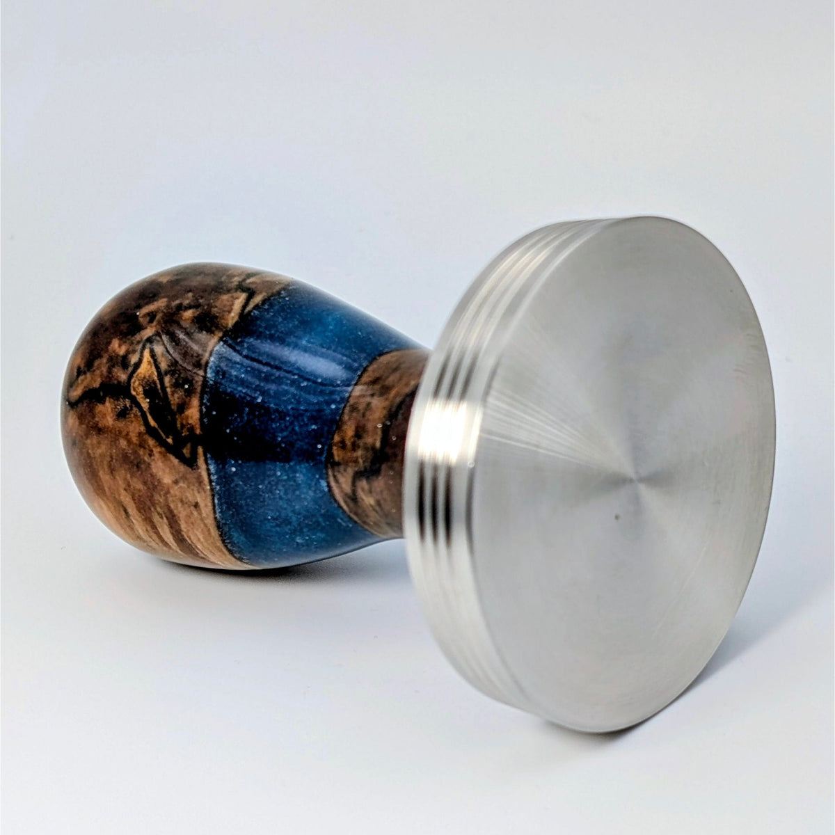 Epoxy Elegance Tamper #20 – Gestockte Buche & Tiefblau Tamper EMMERICH Art - rhiinland.com