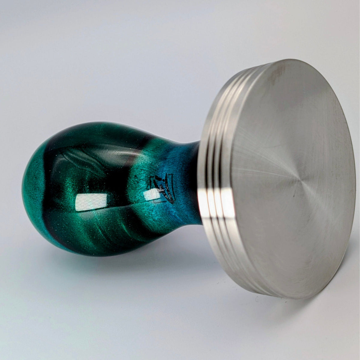 Epoxy Elegance Tamper #23 – Riegelahorn & Petrolgrün Tamper EMMERICH Art - rhiinland.com