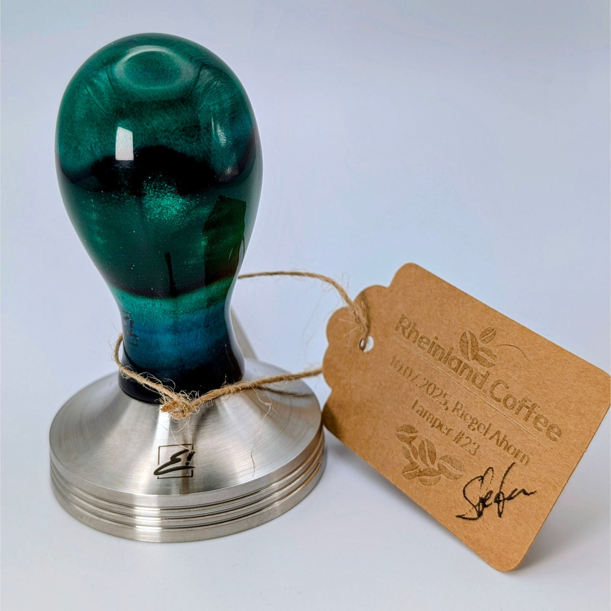 Epoxy Elegance Tamper #23 – Riegelahorn & Petrolgrün Tamper EMMERICH Art - rhiinland.com