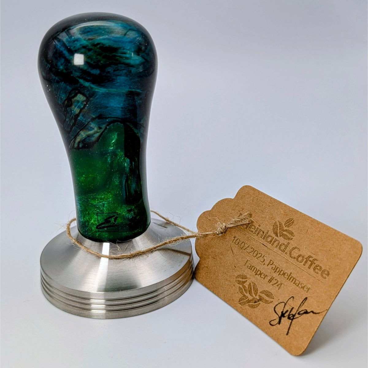 Epoxy Elegance Tamper #24 – Gestockte Buche & Tiefgrün Tamper EMMERICH Art - rhiinland.com