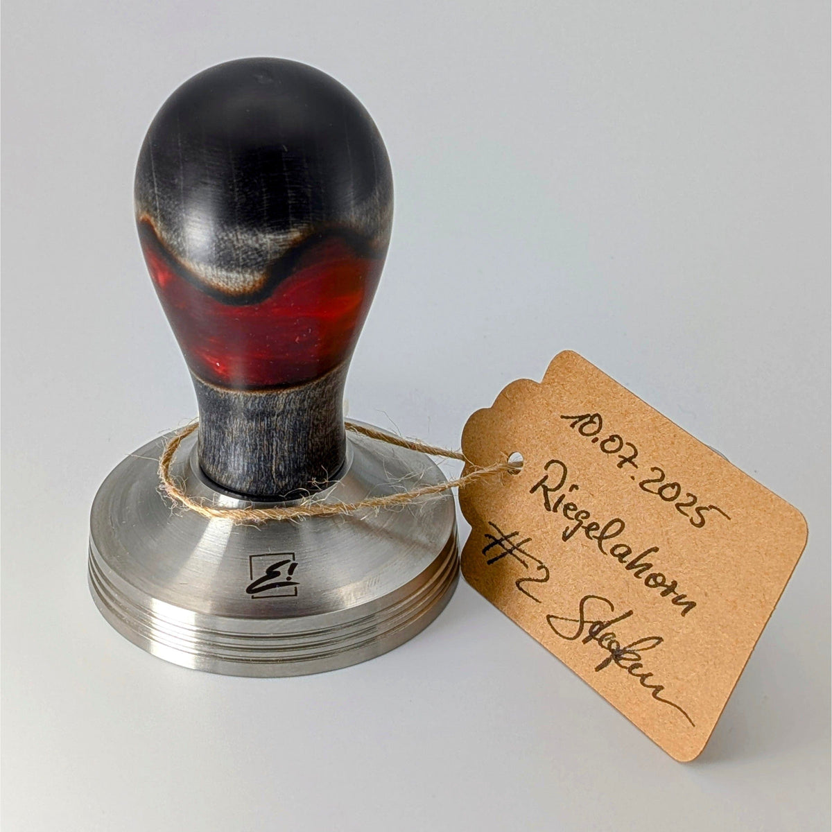 Epoxy Elegance Tamper #2 – Riegelahorn & Lava-Rot Tamper EMMERICH Art - rhiinland.com