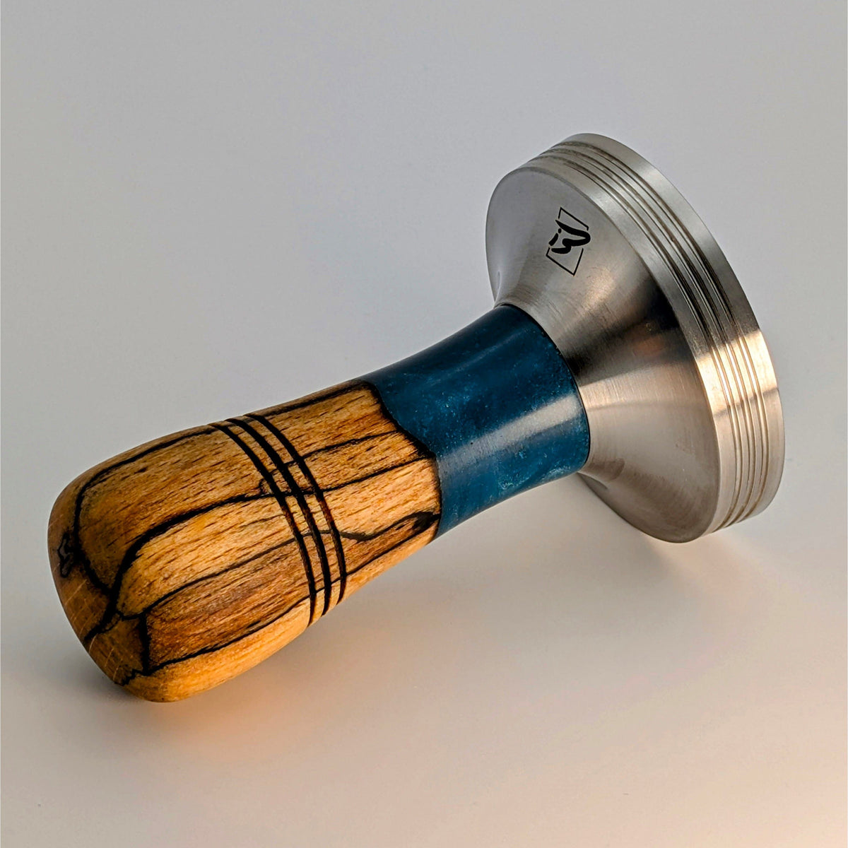 Epoxy Elegance Tamper #6 – Gestockte Buche & Tiefblau Tamper EMMERICH Art - rhiinland.com
