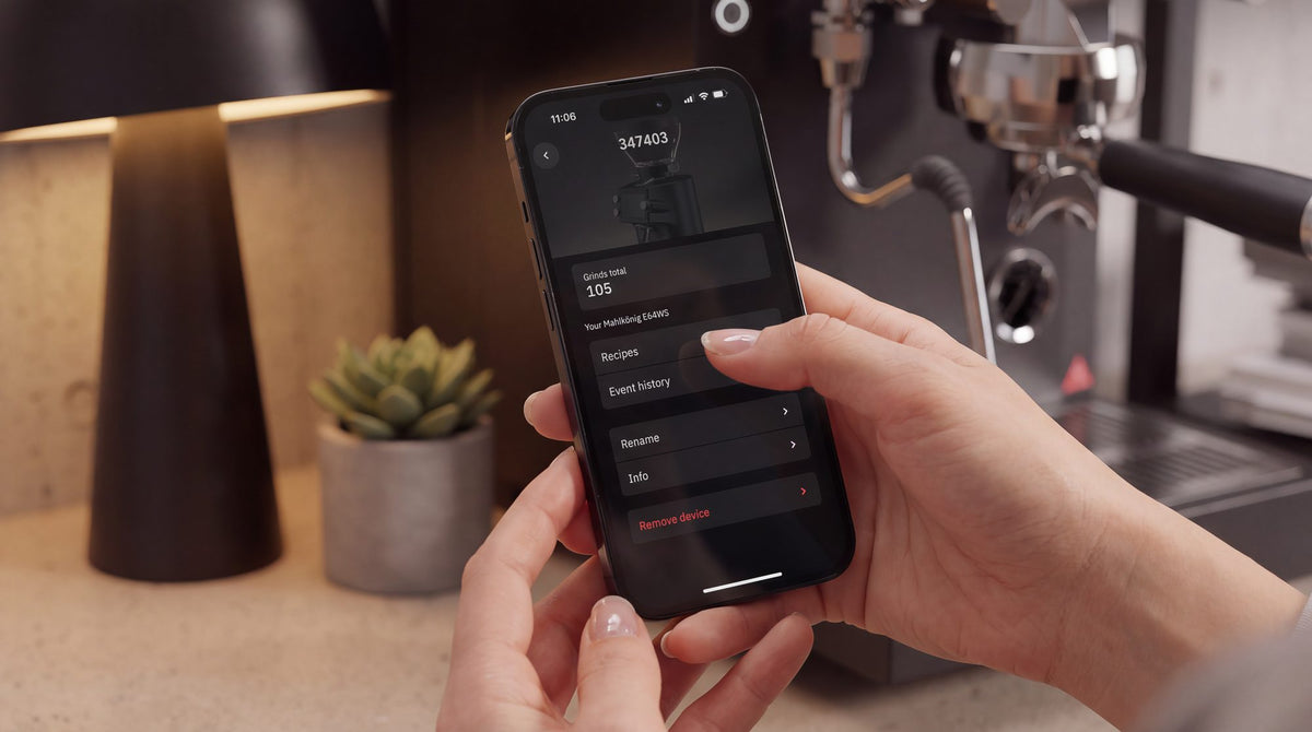 Mahlkönig Sync App auf dem Smartphone vor der Xenia