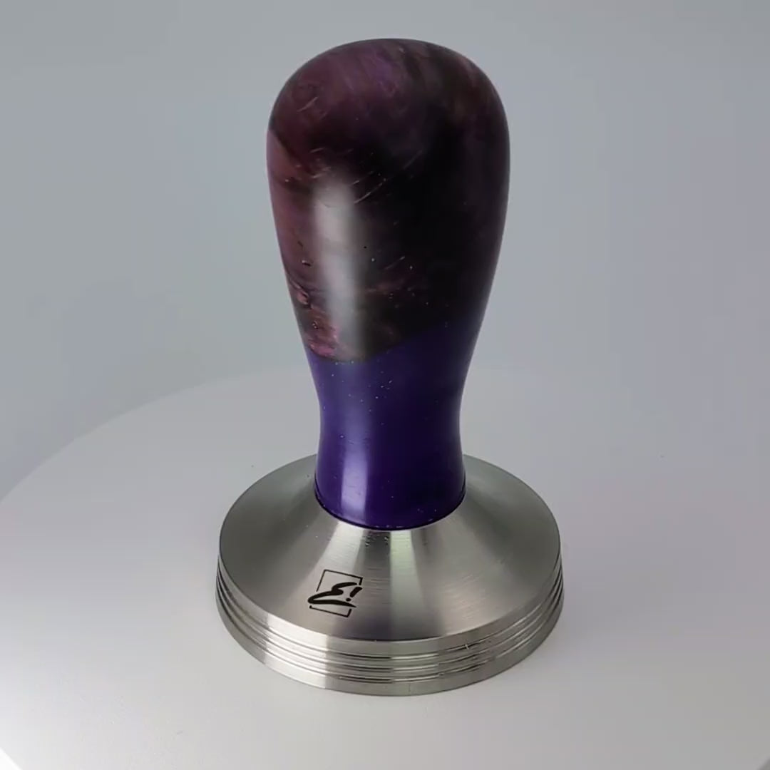Video laden: Epoxy Elegance Tamper #11 – Gestockte Buche &amp; Violett Tamper EMMERICH Art - rhiinland.com