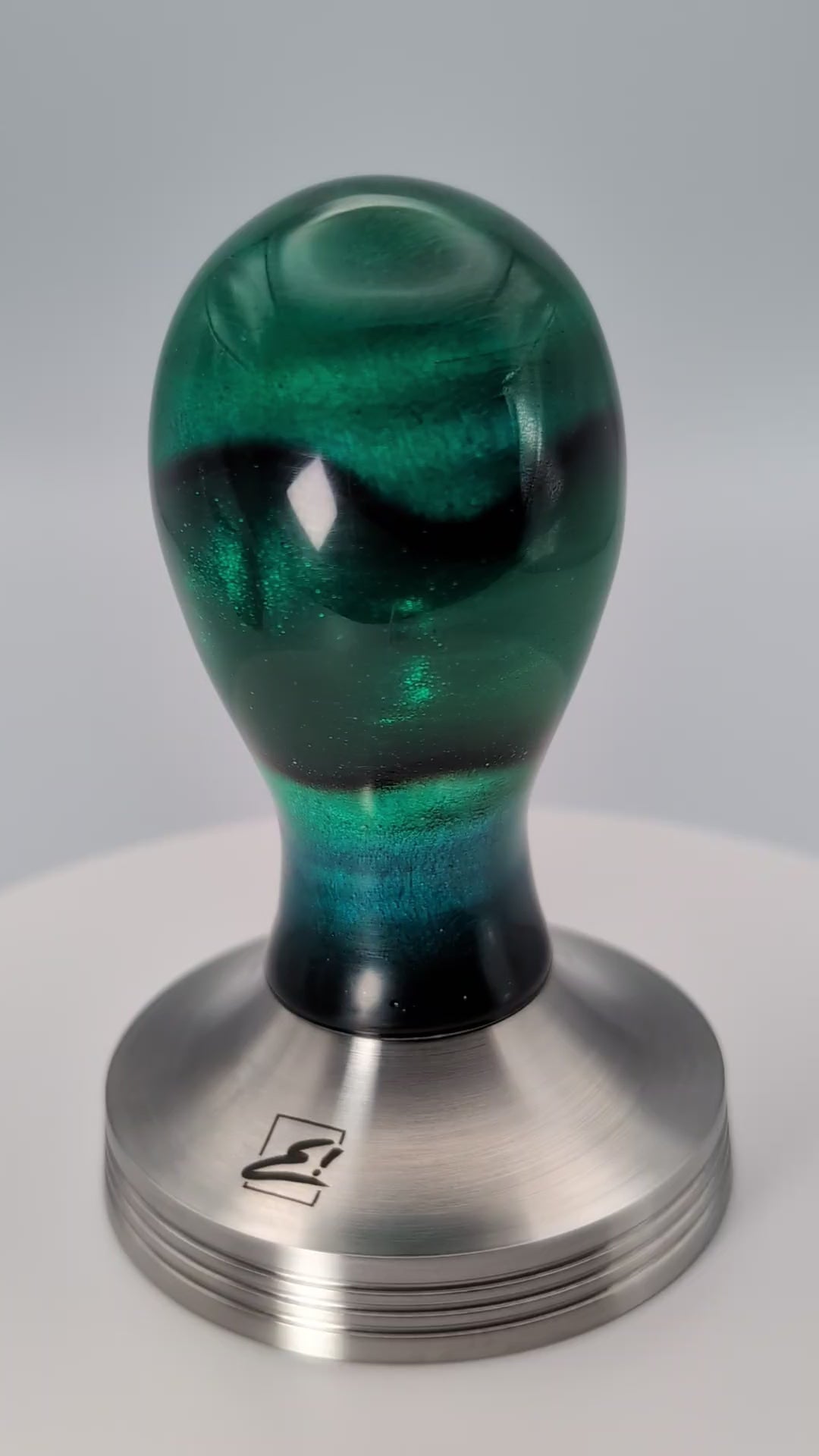 Video laden: Epoxy Elegance Tamper #23 – Riegelahorn &amp; Petrolgrün Tamper EMMERICH Art - rhiinland.com