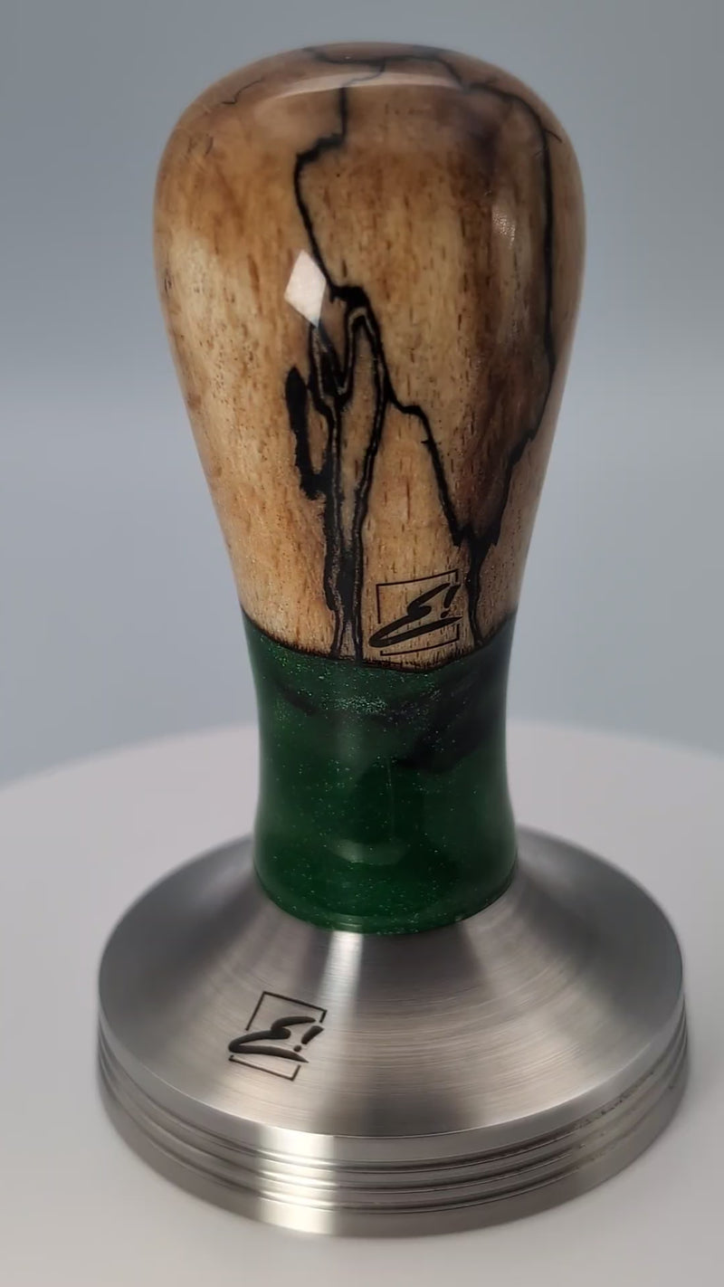 Epoxy Elegance Tamper #19 – Gestockte Buche & Smaragdgrün Tamper EMMERICH Art - rhiinland.com