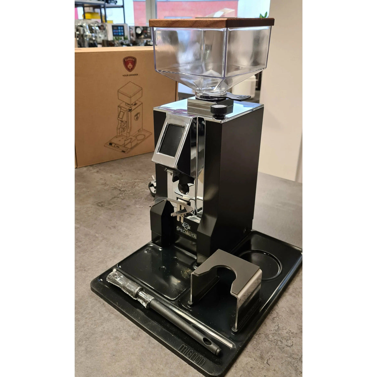 Eureka Barista Matte schwarz mit Tamping Station und Pinsel Tamper Matte Eureka - rhiinland.com