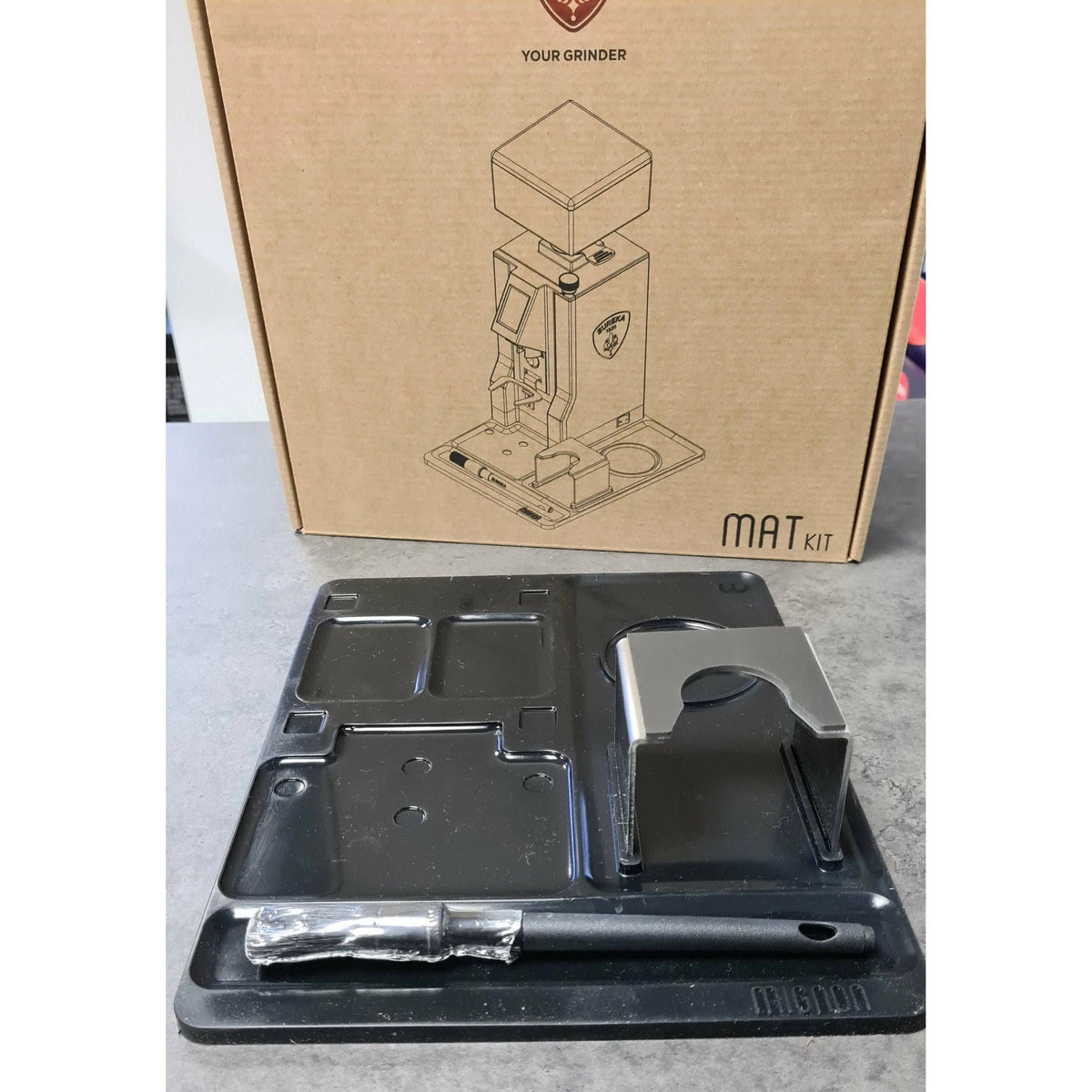 Eureka Barista Matte schwarz mit Tamping Station und Pinsel Tamper Matte Eureka - rhiinland.com